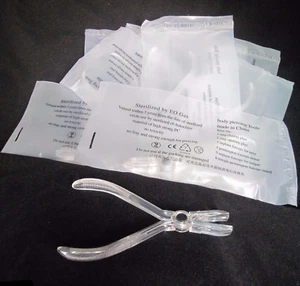 Neu 5× Weiß Einweg Piercing Verschluss Forcep Klemme Zange Werkzeug Angebot - Bild 1 von 5