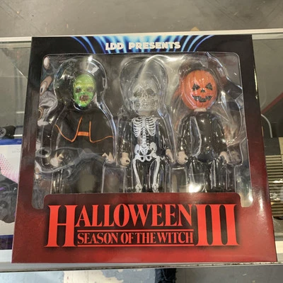 LDD Presenta Halloween III Temporada Fuera de la Bruja Figuras 2022 Mezco Juguetes Precintados Foto 1 de 4