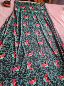 Gonna lunga svasata donna Lularoe taglia XLARGE NERA con uccellini elasticizzati.#21 - Foto 1 di 6