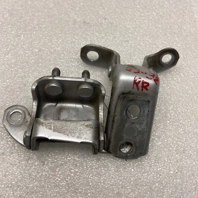 2006 TOYOTA COROLLA LE REAR RIGHT DOOR UPPER&LOWER HINGE OEM - Изображение 1 из 4