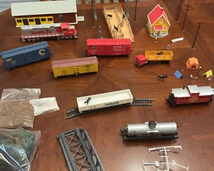 Vintage ho train Railroad lot locomotive Buildings Tyco Life Like Santa Fe Chess - Picture 1 of 23