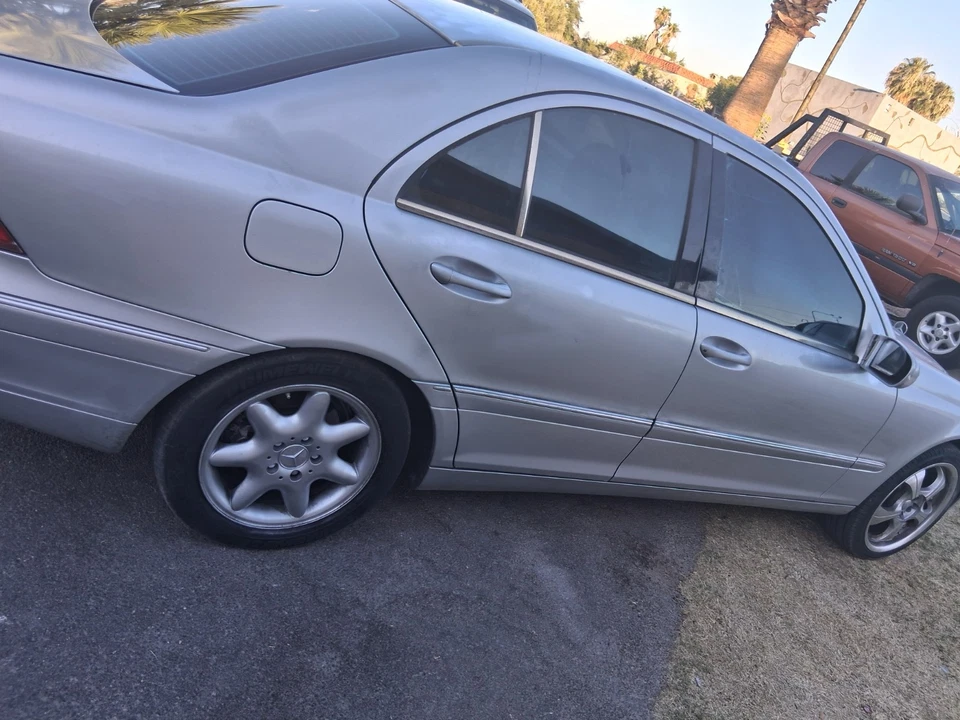 C240 Mercedez Benz 2003 Mercedes Benz concesionario modelo promocional Foto 1 de 4