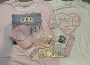 Melanie Martinez Huge K-12 Bundle! 10 Items! Pins, Jewelry, Patch, Tees And More - Imagen 1 de 3