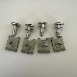 4x Optare Solo Panel Screws and Clips - Picture 1 of 3