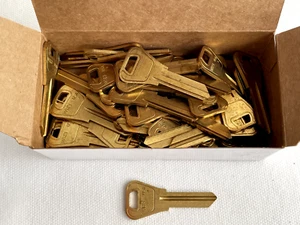 New in Box ILCO Brass Weiser Key Blank Gold Metallic 50 Keys per Pack WR3 - Picture 1 of 4