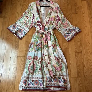 Bata Kimono Floral ZARA Para Mujer Talla Grande L Rosa Multi Bloggers Favorita Nueva Con Etiquetas - Imagen 1 de 6