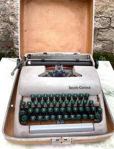 MACCHINA DA SCRIVERE SMITH CORONA CLIPPER. FONT ELITE 2H 12 CPI. USA 1957. CUSTODIA CON CHIAVE - Foto 1 di 21