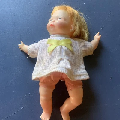 Pulgarcito recién nacido 1967 vintage Foto 1 de 2