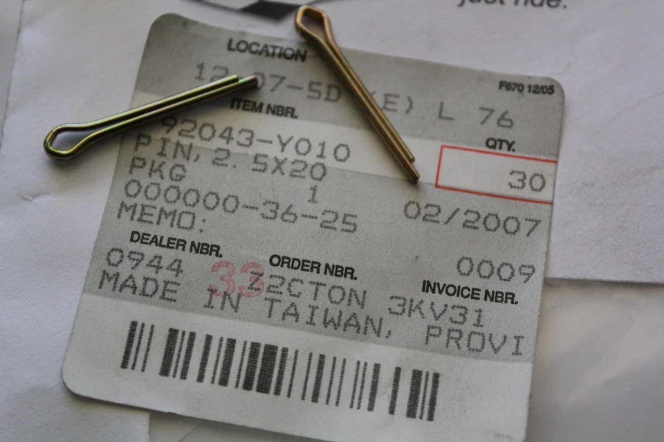 PAQUETE DE 2 PASADORES DE EJE DE DIRECCIÓN KAWASAKI KFX50 KFX90 GENUINO OEM 92043-Y010 Foto 1 de 1