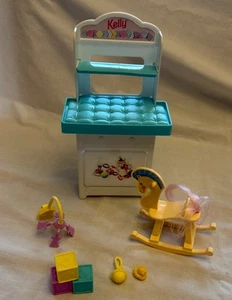 VTG 1998 Kelly Baby Sister of Barbie Bedroom Play Set Nursery - Picture 1 of 8