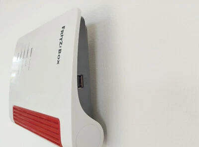 Wandhalterung Aufhängung FRITZ!Box Router 7510, 7530, 7590, 5530, 5590, 6660 - Bild 1 von 4