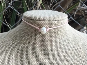 Zartrosa Leder Perlen Halsband mit Geschenktasche, Leder Perlenkette, Boho Halsband   - Bild 1 von 42