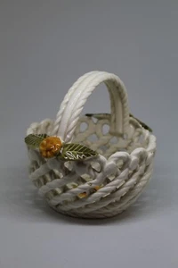 Antigua miniatura Cesta de porcelana troquelada rejilla, pintada a mano. Años 80 - Bild 1 von 4