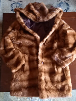 Pelliccia visone con cappuccio mai usata tg.46 - Image 1 of 4