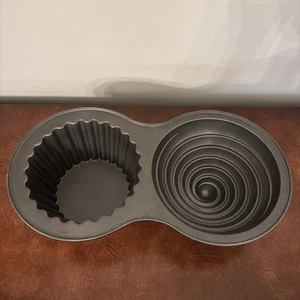 Wilton Lg Cupcake Cake Pan 2 pc Non Stick Aluminum Excellent - Picture 1 of 12