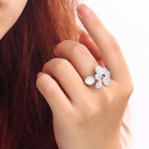 Anillo de dedo tamaño ajustable enchapado en plata con flor de circonio en forma de hoja abierta - Imagen 1 de 14