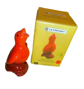 Le Creuset Stoneware Ceramic Pie Bird Funnel 3.5" CERISE RED NIB New - Picture 1 of 2