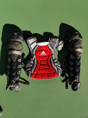 Protectores de piernas y pecho Adidas Catchers 16,5 pulgadas Foto 1 de 4
