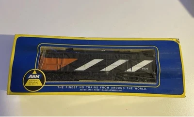 AHM HO Scale Train Set – Canadian National Caboose #79002 & Diesel Locomotive - Image 1 of 2