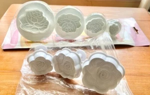 Lote de 7 nuevos CORTADORES de fondant de émbolo rosa de encaje floral para decoración de pasteles graduados - Imagen 1 de 1