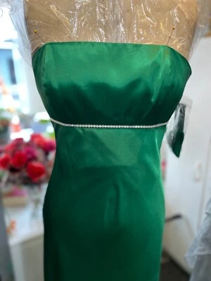 Vestido Faviana Verde Con Cuentas Baile de graduación Noche Ocasión Especial Talla 9/10 Foto 1 de 4