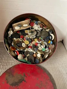 Antique Tin Full of Buttons - Picture 1 of 1