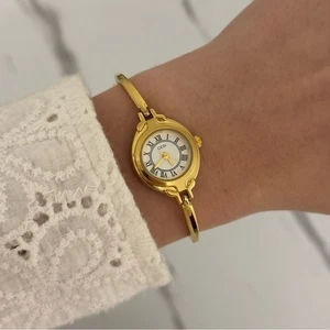 Reloj de cuarzo retro de inspiración vintage con esfera dorada y blanca para mujer + en caja de regalo - Imagen 1 de 6