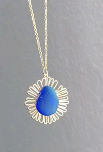 Blue Sea glass Flowered Pendant - Picture 1 of 4