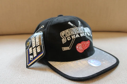 UNUSED 1998 DETROIT RED WINGS STANLEY CUP CHAMPS HAT STARTER NHL WITH TAG Cover