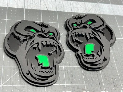 Insignia emblema coche camión ojo verde gorila enojado negro mate/negro paquete personalizado de 2 Foto 1 de 4