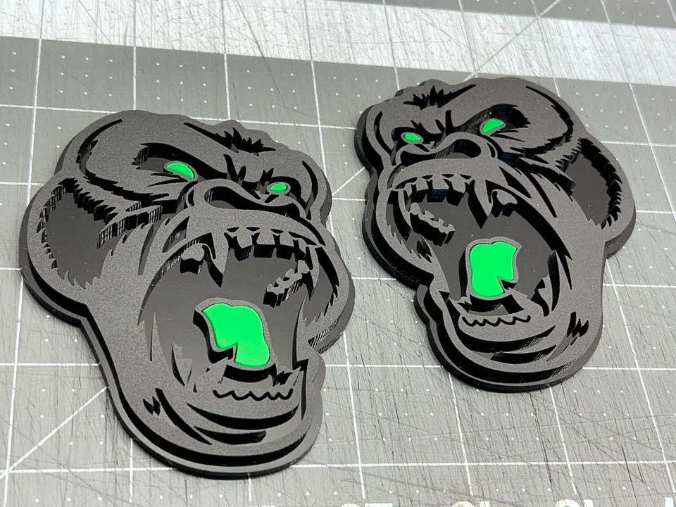 Insignia emblema coche camión ojo verde gorila enojado negro mate/negro paquete personalizado de 2 Foto 1 de 4