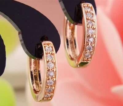  Pendientes Huggie de aro de oro rosa con cristales blancos circonita cúbica para mujer niña Foto 1 de 2