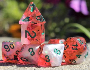 Dragon's Strawberry Smoothie 7 piezas resina poliédrica juego 5e DND RPG conjunto de dados - Imagen 1 de 6