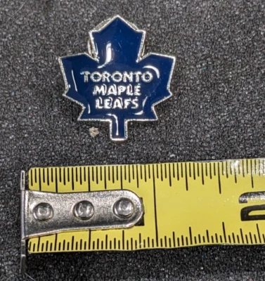 NEW TORONTO MAPLE LEAFS LOGO LAPEL PIN MEASURES 1 INCH - Image 1 of 2