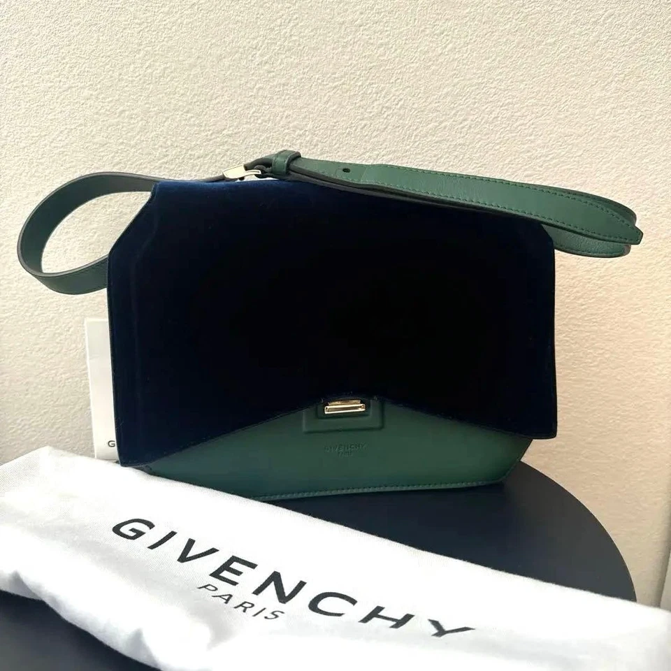 Bolso de Hombro Givenchy Nueva Línea Corte Lazo Solapa Raro Terciopelo Azul Profundo Foto 1 de 4