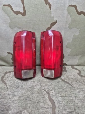 (2) 1987-1996 Ford F-150 F-250 F-350 Bronco OEM Taillight Tail Light RH LH OEM - Image 1 of 4