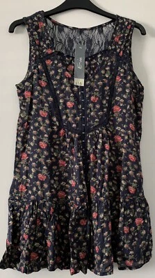 Ladies Navy Floral Top Size 8 - Image 1 of 4