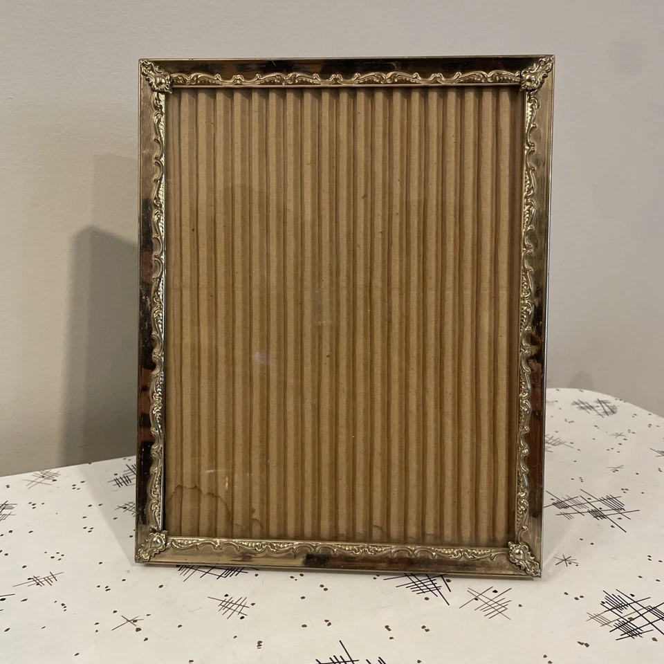 Antiguo marco de fotos ornamentado grabado latón 7x9 floral decoración provincia francesa Foto 1 de 4