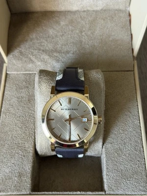 Reloj Burberry BU9032 “The City” tono dorado 38 mm hecho en Suiza - nuevo en caja Foto 1 de 4