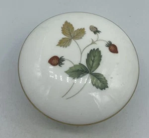 Wedgwood Wild Strawberry Trinket Dish - Picture 1 of 3
