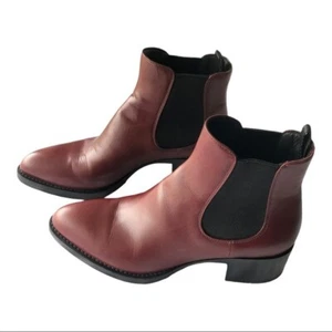 Prada Chelsea Stiefel gebürstetes Kalb burgunderfarbenes spitz zulaufendes Leder Größe 37/US 7 - Bild 1 von 8