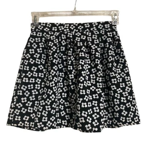 Women's / Junior's FOREVER 21 Black & White Floral Mini Skirt Size Medium - Picture 1 of 1
