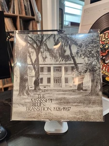 VERSCHIEDENE KÜNSTLER - THE MISSISSIPPI BLUES: TRANSITION 1926-1937 BRANDNEU VINYL  - Bild 1 von 2