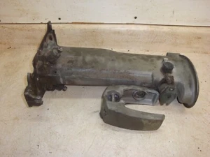 1976 76 75 74? CARCASA DE ESCAPE FUERABORDA JOHNSON 25HP 385689 - Imagen 1 de 9