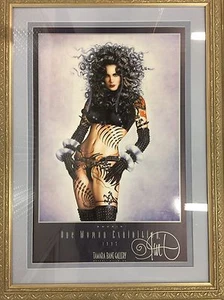 Exposición "Fumar" One Woman = Olivia - Imagen 1 de 10