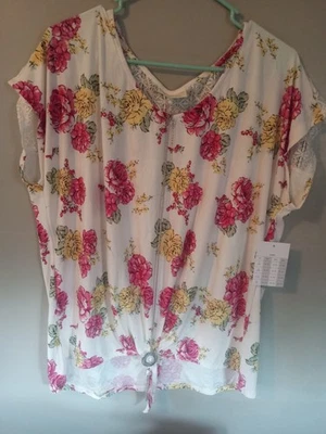 Bobbie Brooks 白色花卉印花蕾丝背面结饰加大码 2X 上装 — 第 1/4 张图片