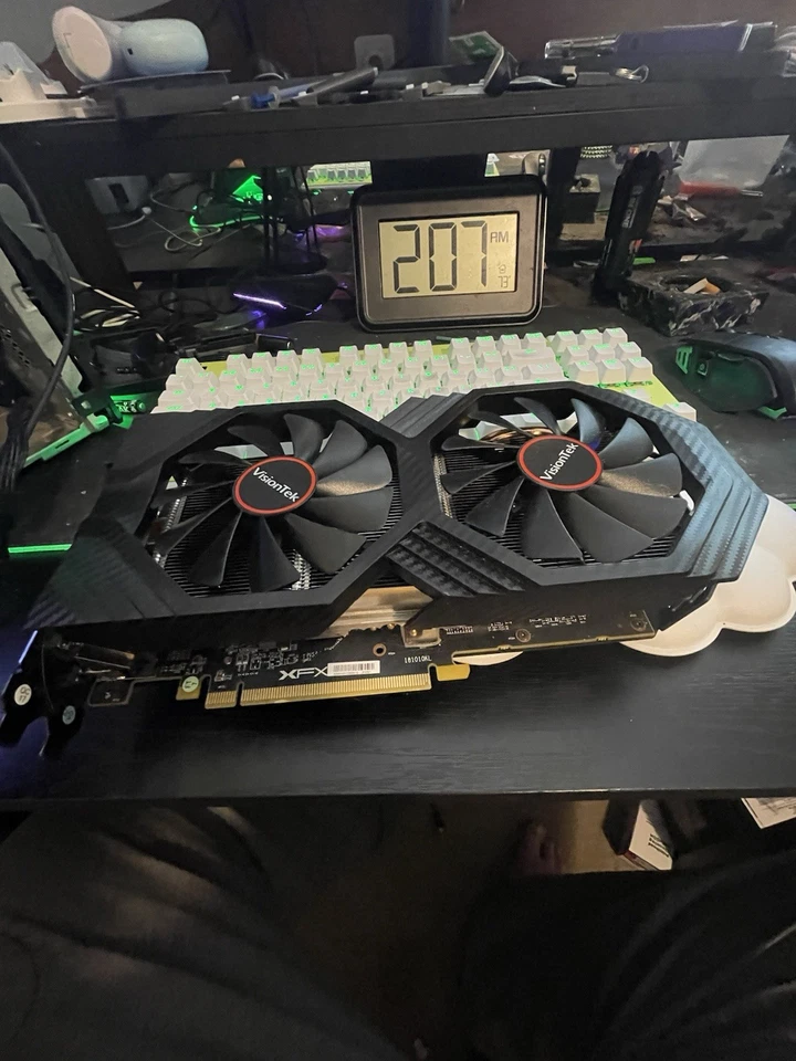 VisionTek RX 590 OC LE / XFX RX 590 "FAT BOY" OC 8GB DDR5 Graphics Card - Image 1 of 4