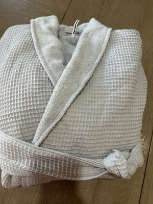 Bata waffle Pottery Barn Resort pequeña gris escarcha Foto 1 de 3