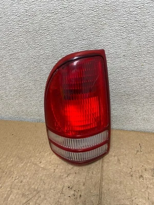 Оригинальный левый задний фонарь левая сторона водителя для Dodge Dakota 1997 - 2004 годов выпуска V3743 DW - Изображение 1 из 4