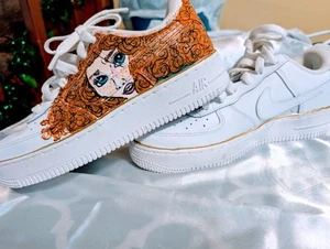 Personalizzate Disney Princess Merida aggrovigliate Nike Air Force 1 personalizzate AF1 taglia 4,5 anni - Foto 1 di 11